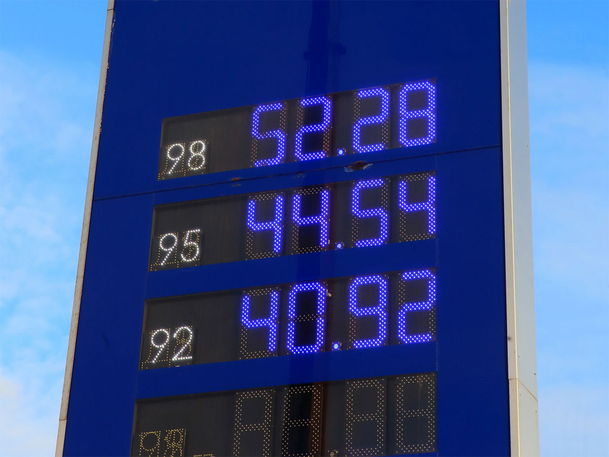 Почему в стране не падают цены на бензин