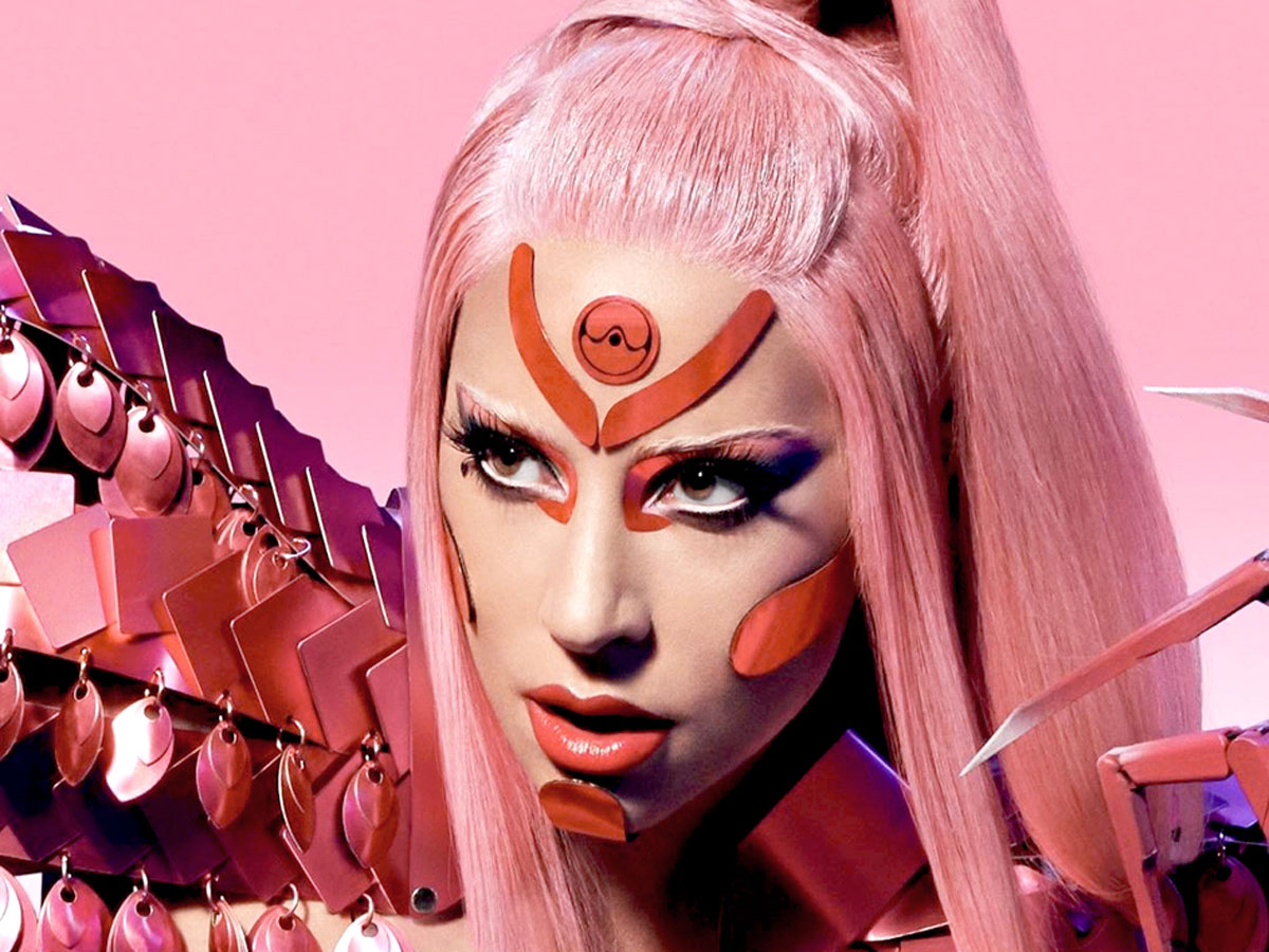 Выход первого за четыре года альбома Lady Gaga предварила синглом Stupid Love