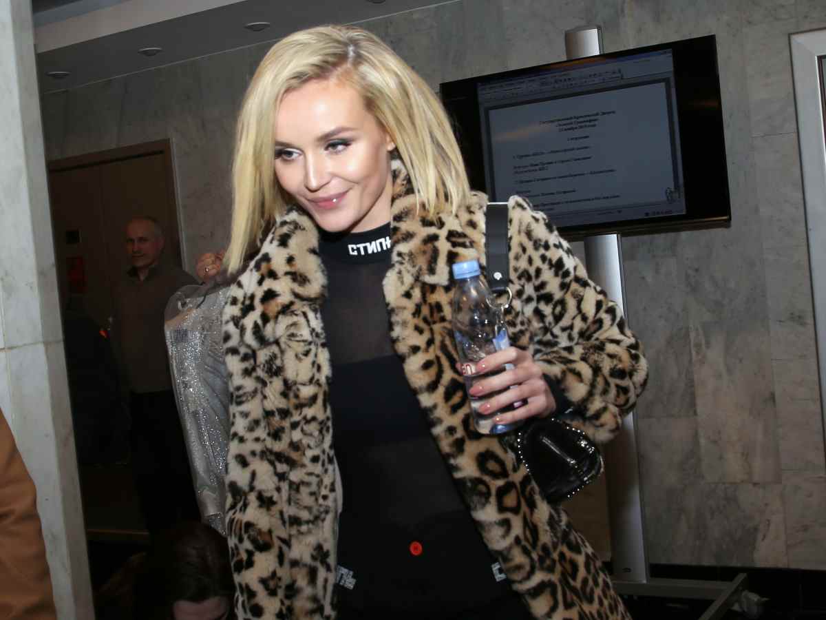 Вот в таком наряде Полину Гагарину точно пустят бесплатно в Московский зоопарк 8 марта