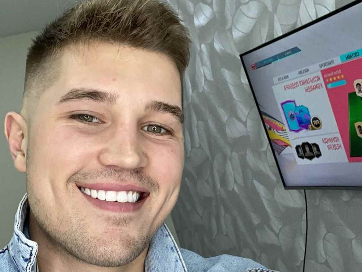 Роман Гриценко разделся на Красной площади возле Мавзолея