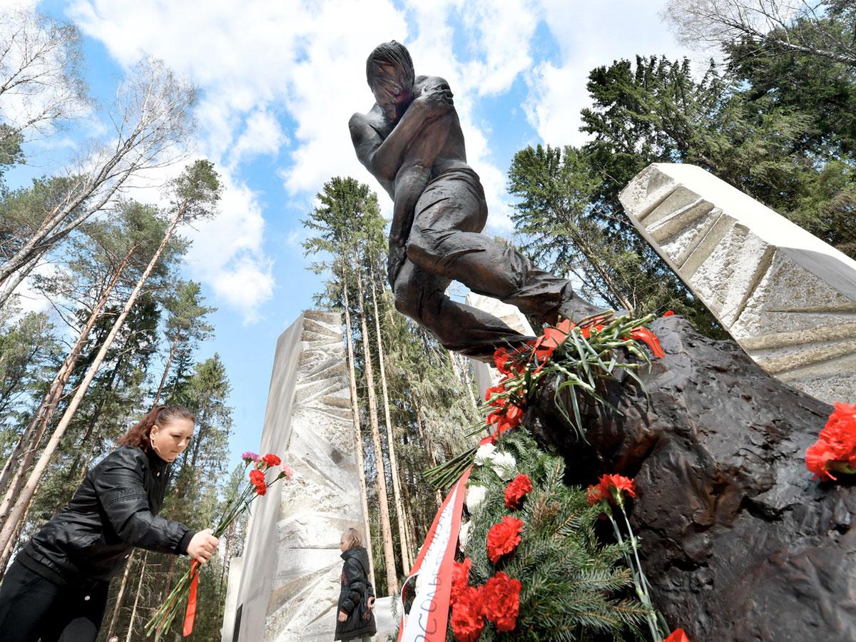 Под Смоленском поставили мемориал солдатам, которых расстреляли по приказу Гитлера