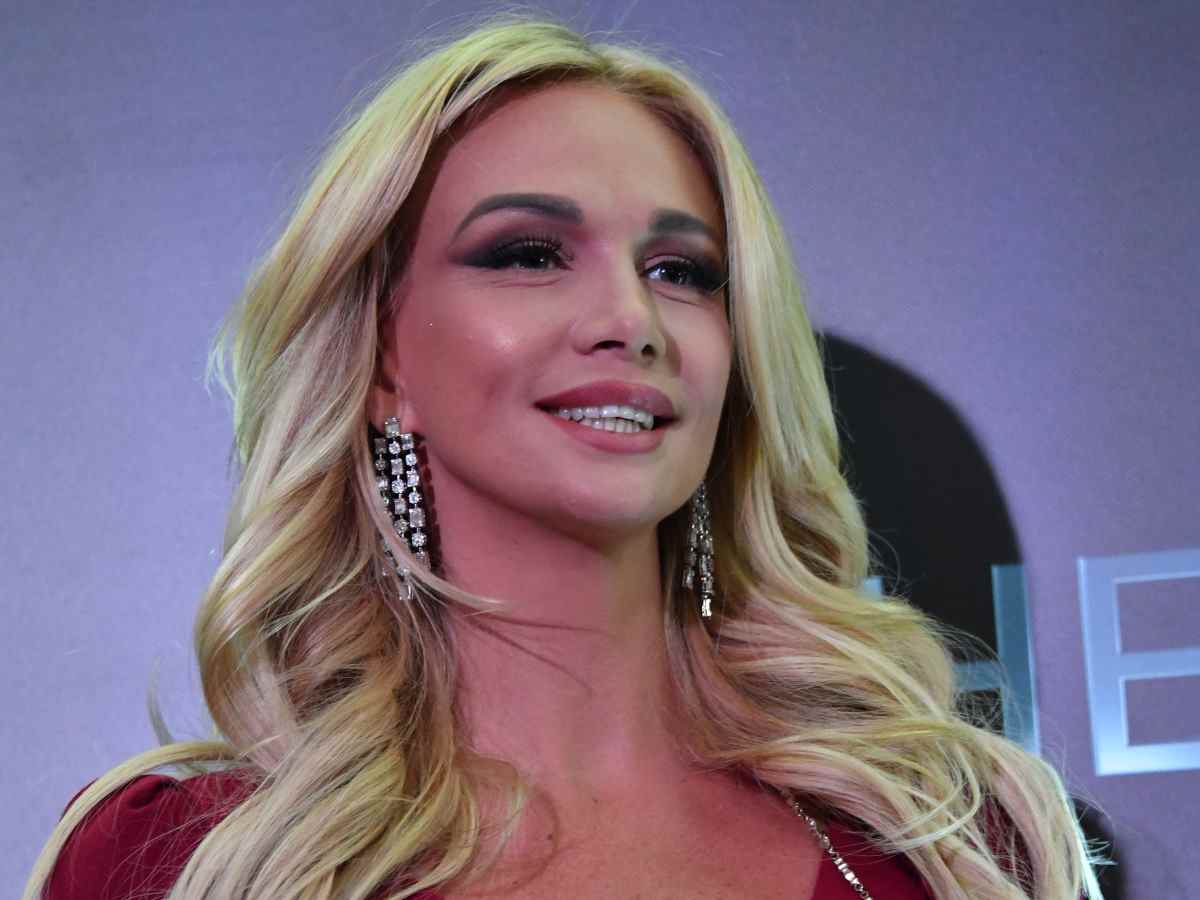 Виктория Лопырева показала фото с помолодевшей мамой