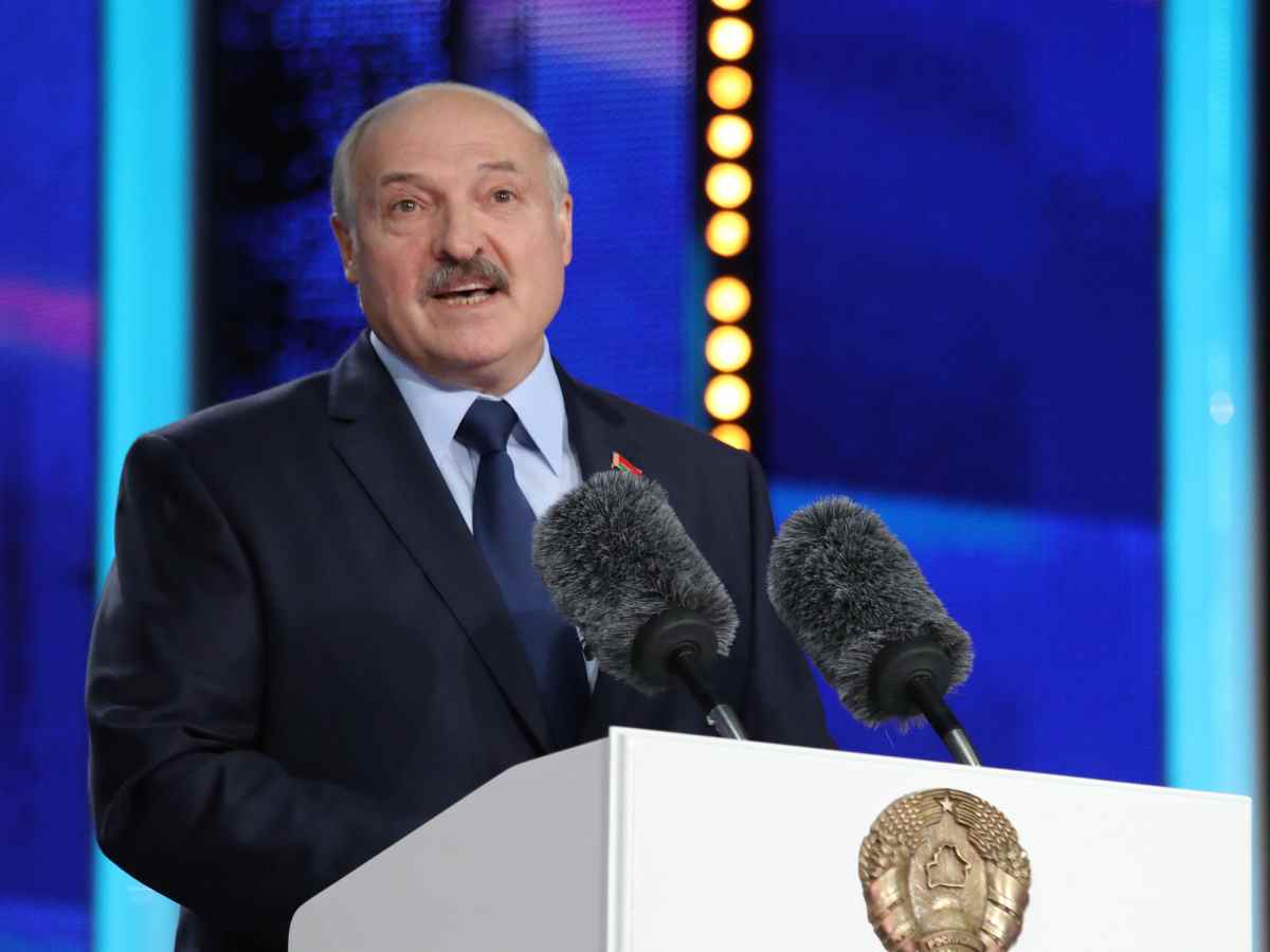 Лукашенко потребовал поставить гуманитарную помощь под «жесточайший контроль»