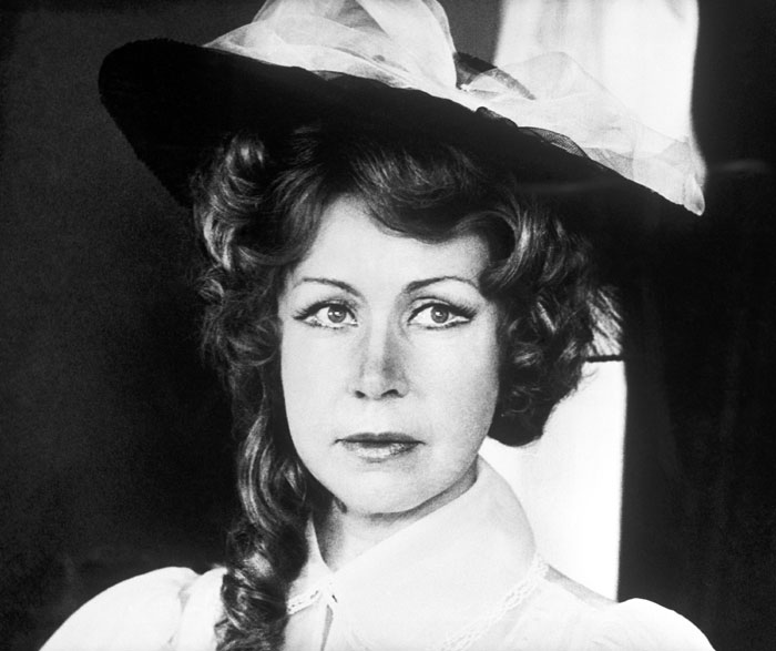 Инна Макарова в роли Ларисы Добрыниной