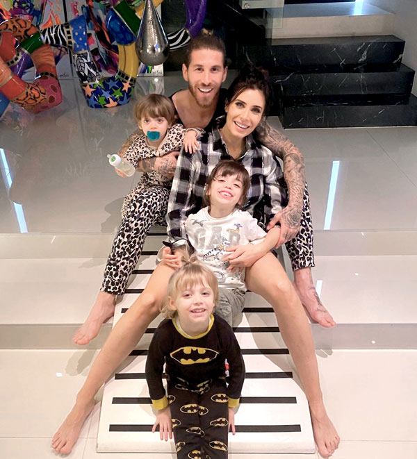 Серхио Рамос с женой Пилар и сыновьями Серхио-мл., Алехандро и Марко