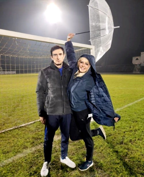 Марина на съемочной площадке с актером Алексеем Лемаром, сыгравшим мужа Юлии - футболиста Евгения Алдонина