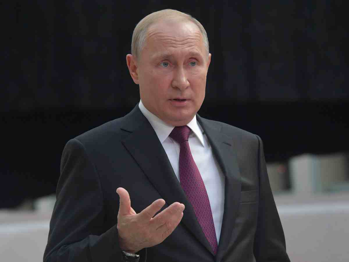 Терешкова выступила с предложением позволить Путину вновь быть президентом