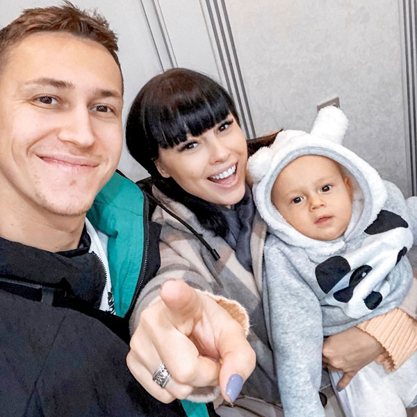 Кирилл Андреев с женой Нелли Ермолаевой и их сыном Мироном