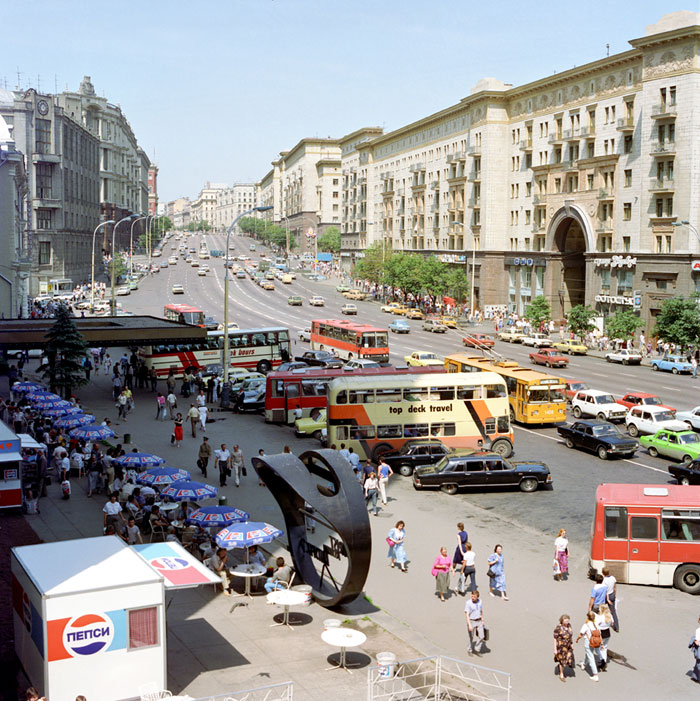 80-е годы прошлого века: стоянка перед «Интуристом»