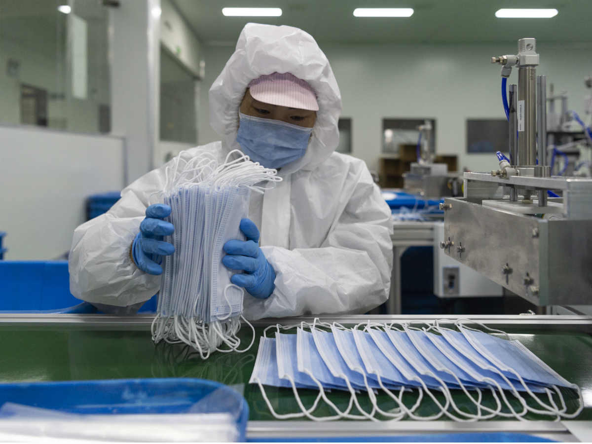 В Москве угнали два грузовика с китайскими медицинскими масками