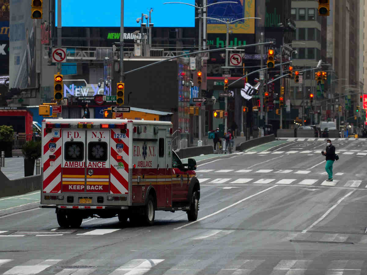 В Нью-Йорке обнаружили грузовики с десятками трупов
