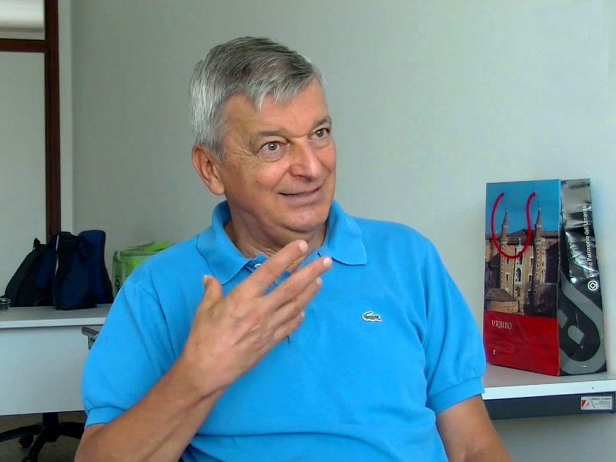 Доктор с 40-летним стажем работы в операционных, профессор Стефано Монтанари