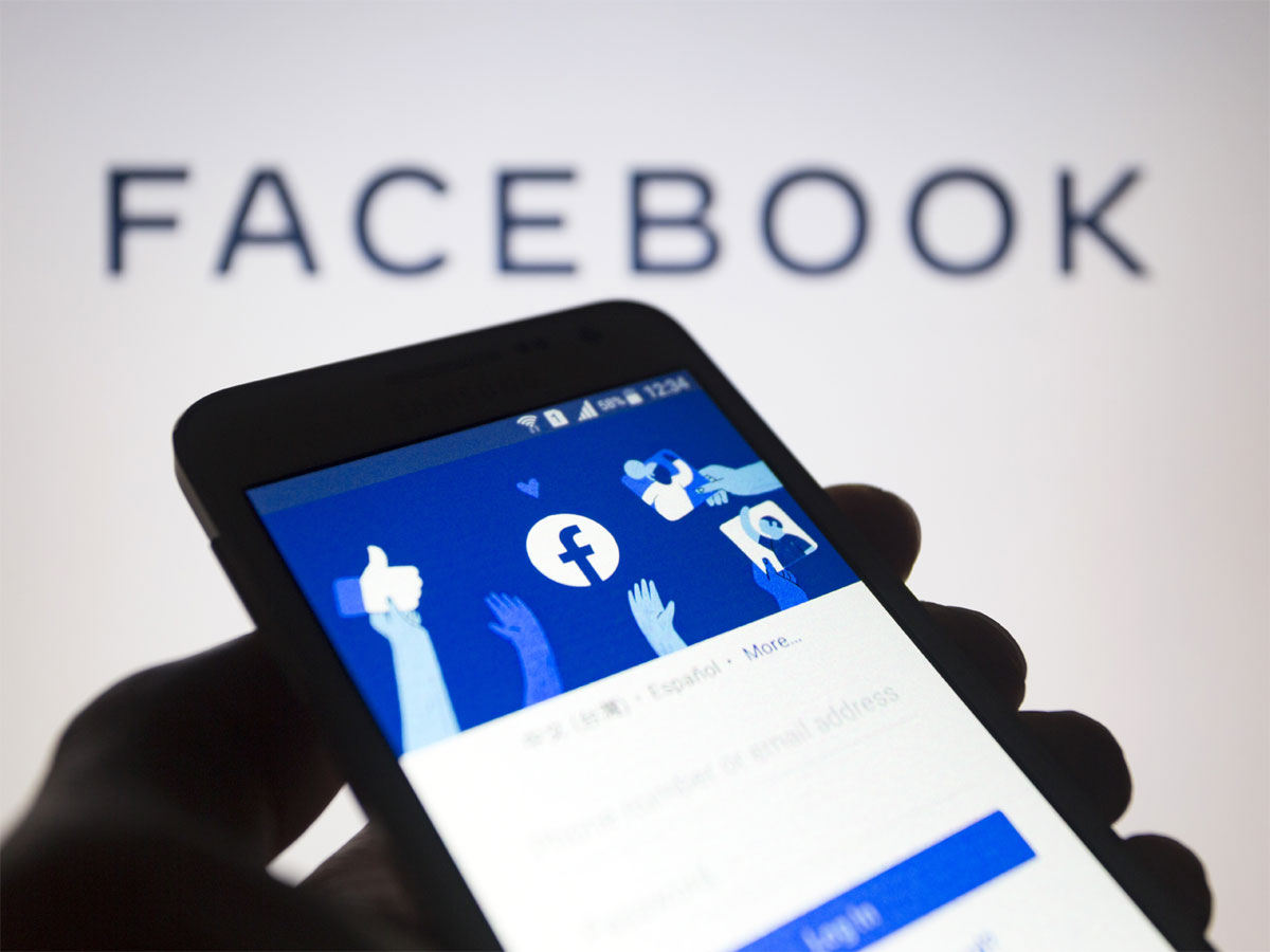 фейсбук** и Twitter отчитались о поисках иностранного вмешательства в протесты в США