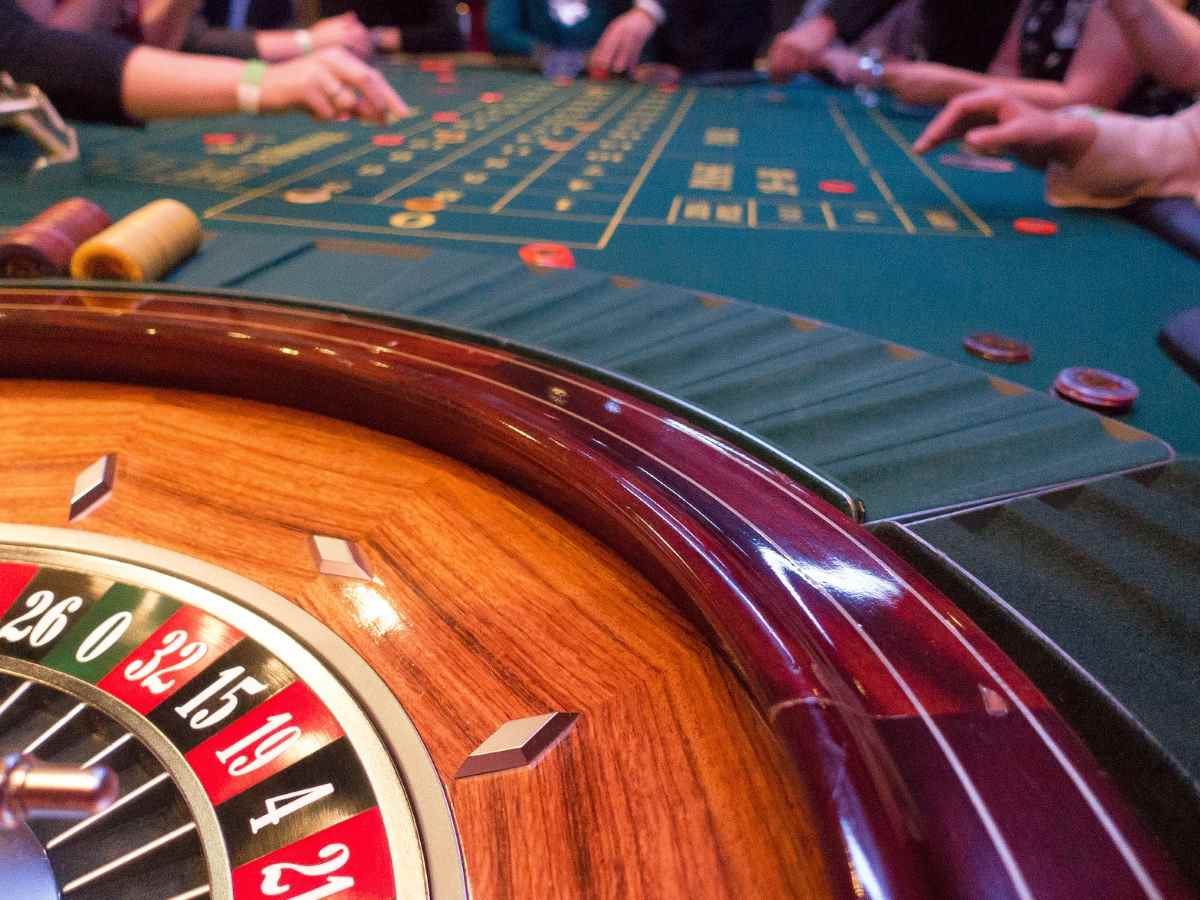 Вор в законе Муму напал в казино на авторитета Морозика