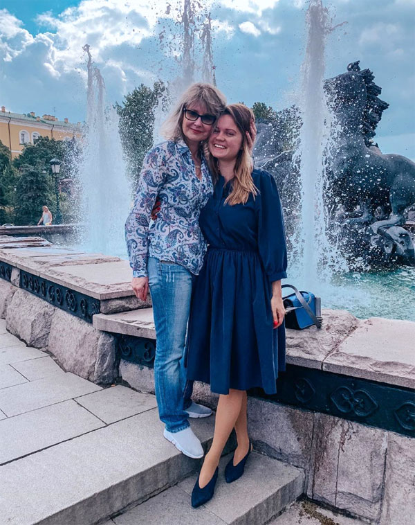 Виктория Лёвкина с мамой - первой женой экс-солиста «На-На»