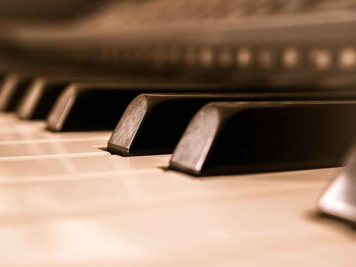 Жильцов многоэтажки затравили за игру на пианино