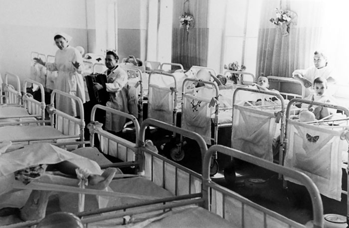 В 1950-х годах здесь ставили на ноги маленьких пациентов