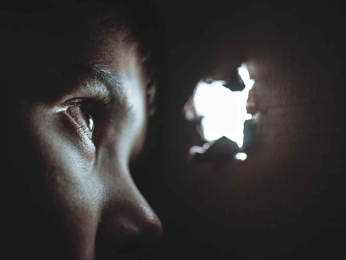 Маленькую девочку нашли среди трупов