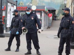 Как россияне относятся к мерам по борьбе с коронавирусом. Фото: Борис Кудрявов