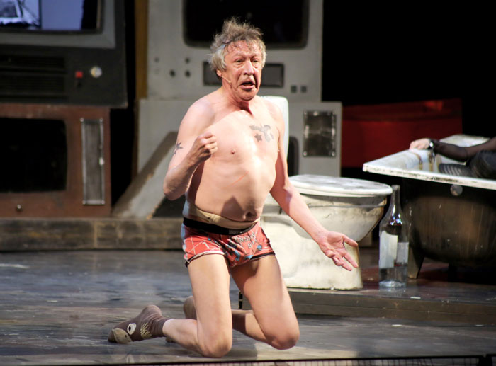 Ефремову отлично удаются роли забулдыг