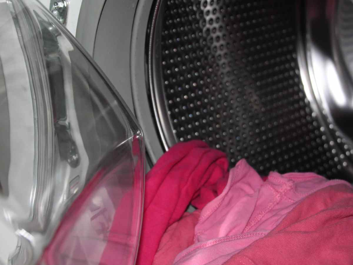 Ученые рассказали, какая стирка убивает коронавирус