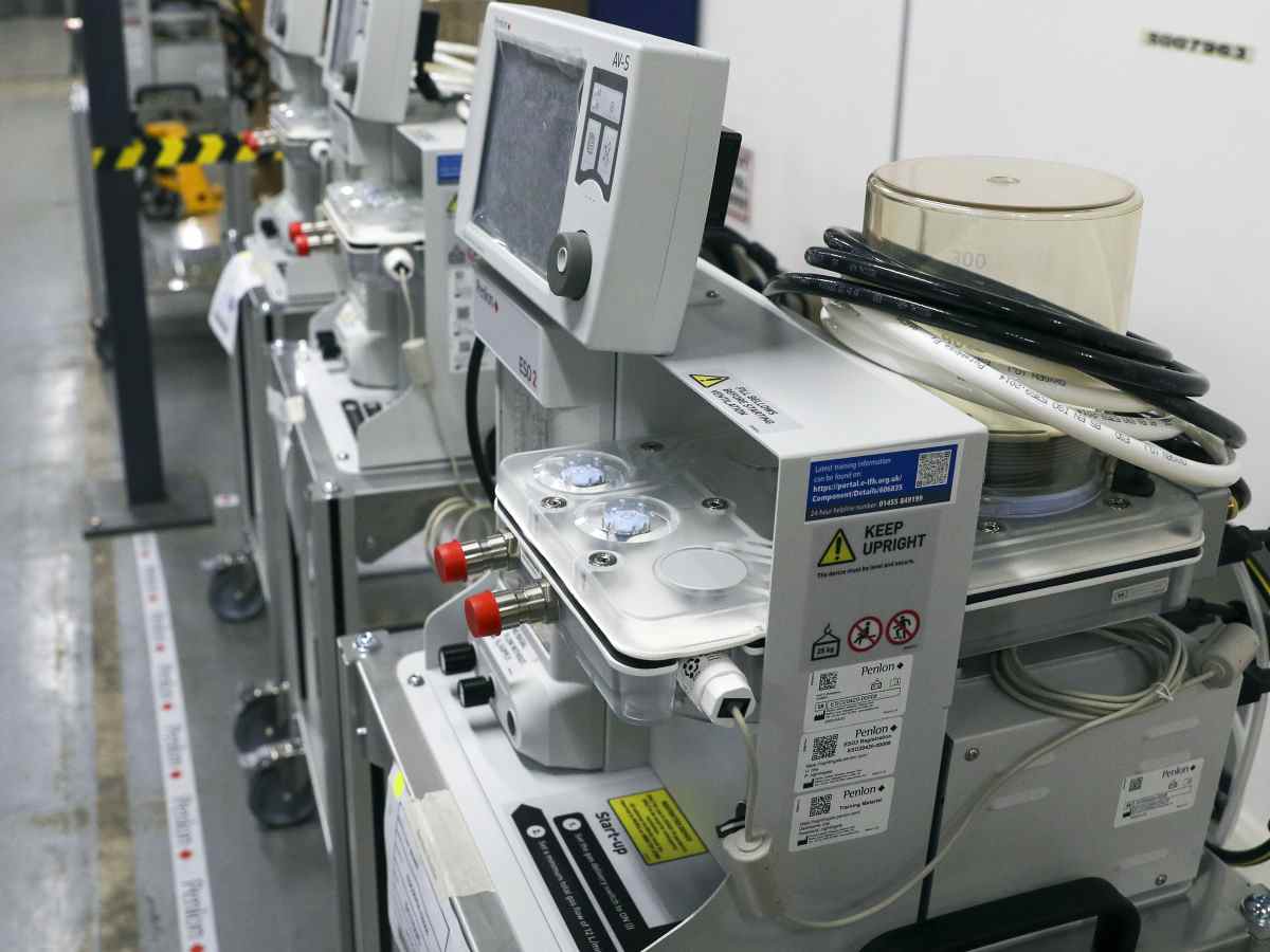 В больницу завезли просроченные аппараты ИВЛ