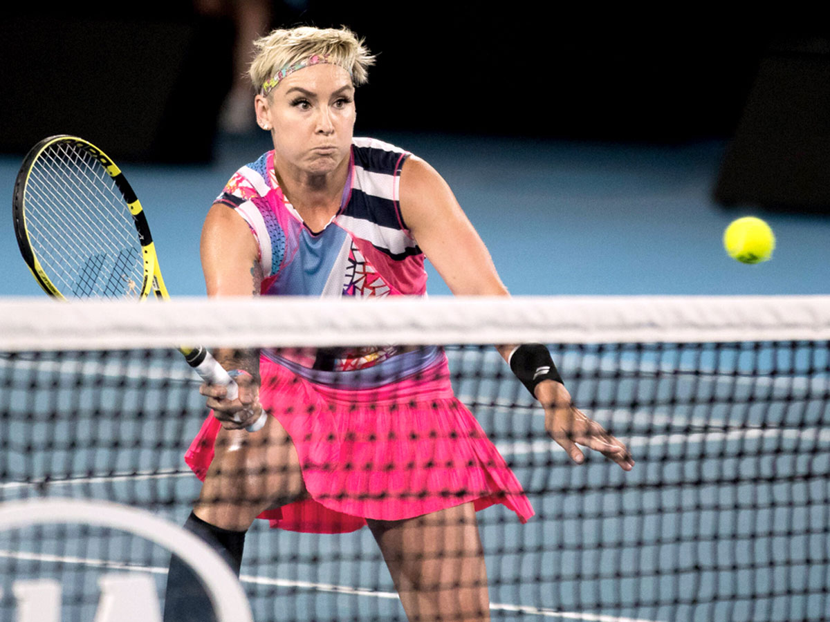 Бетани умело отвлекает соперниц