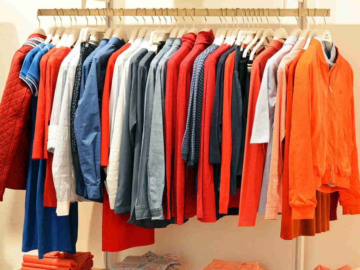 Продажи одежды в России рухнули на 90%