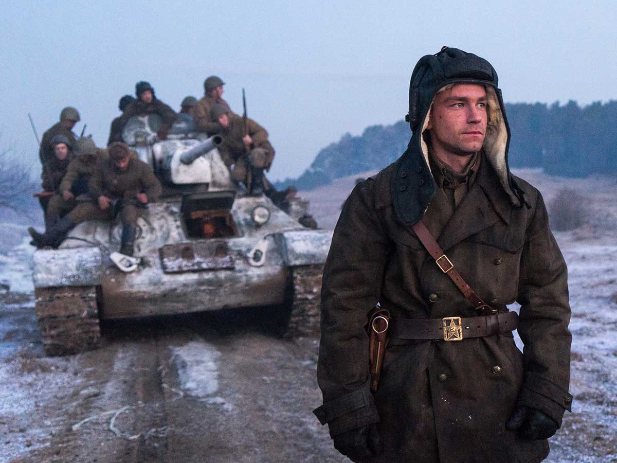 Александр Петров научился управлять танком