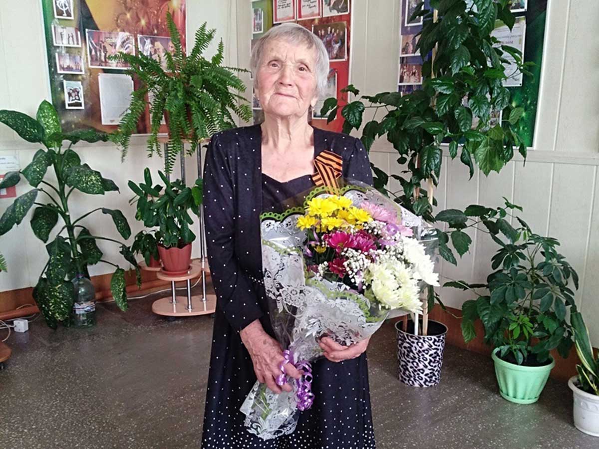 Бабушка из Иркутской области лучше всех прочитала стихотворение о войне