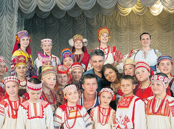 Алексей Пиманов спел с ансамблем «Калинка»