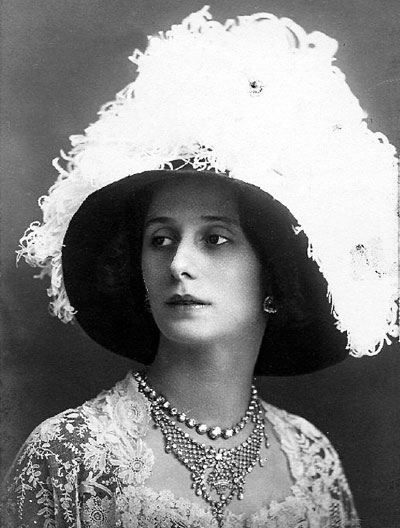 Великая Павлова по-настоящему любила лишь раз. Но объект ее страсти - сын обрусевшего француза Виктор Дандре - быстро потерял интерес к дочке прачки. Балерина умерла в 49 лет