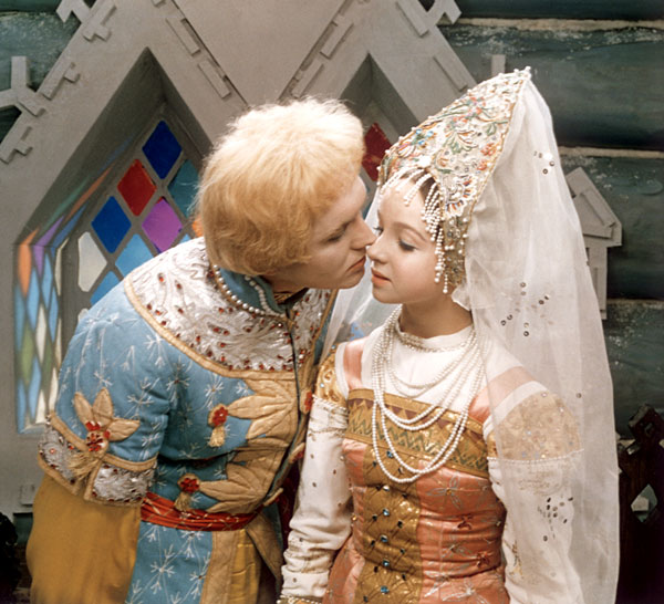 Во время съемок Седых влюбилась в Эдуарда Изотова, играющего Иванушку