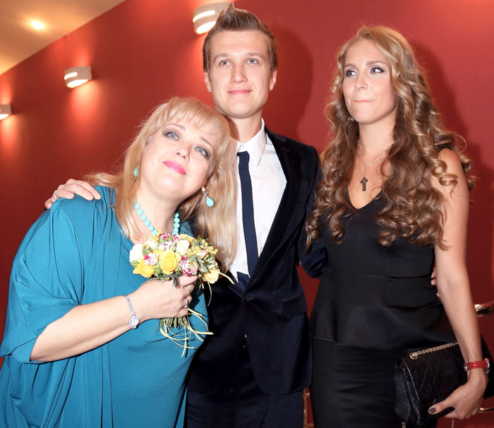 Любовь Руденко (слева) считает, что ее сын Толя и его жена Лена в прошлой жизни были братом и сестрой
