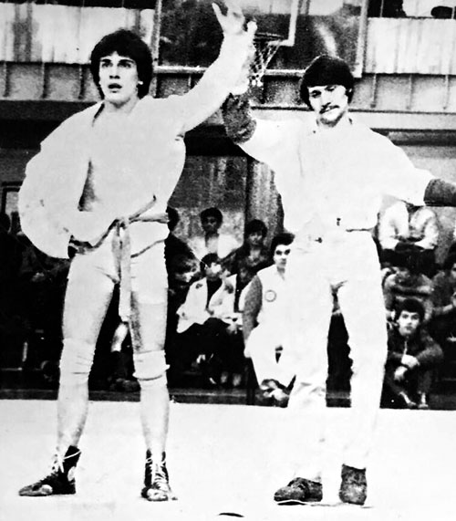 Дима (справа) стал чемпионом СССР по самбо среди юниоров