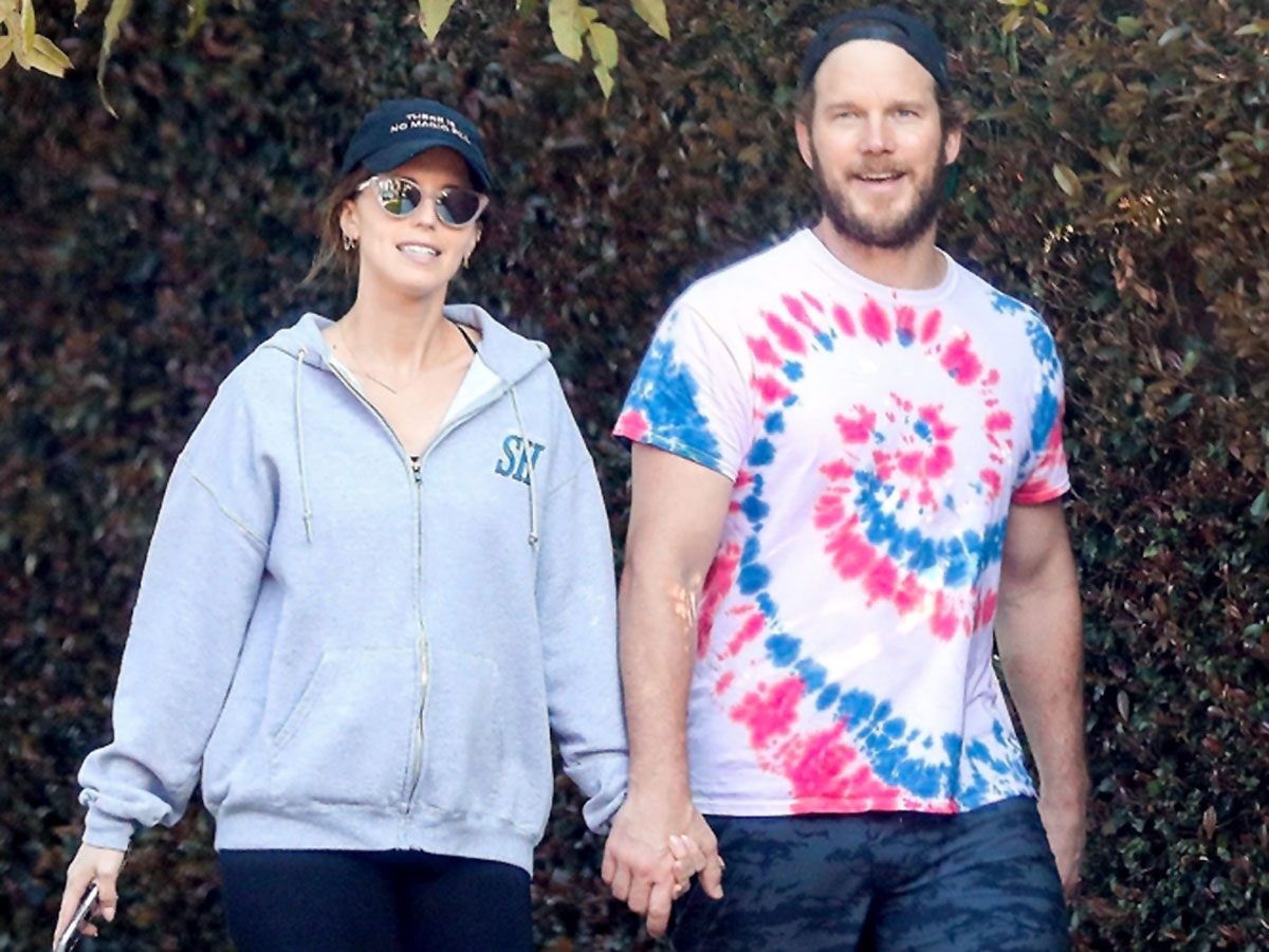 Кэтрин и Крис гуляют, чтобы поддерживать здоровый образ жизни