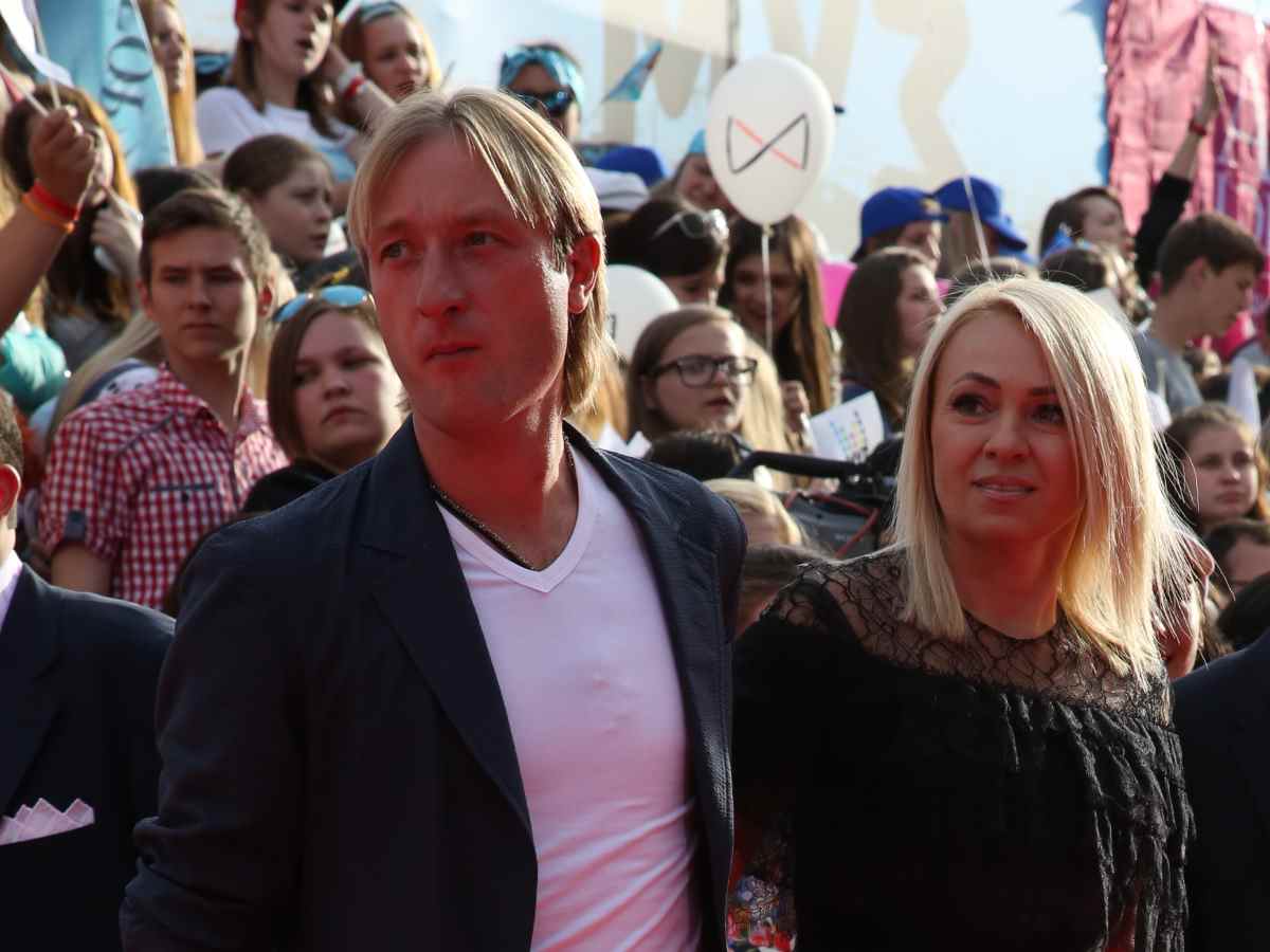 Яна Рудковская дала по лицу Плющенко