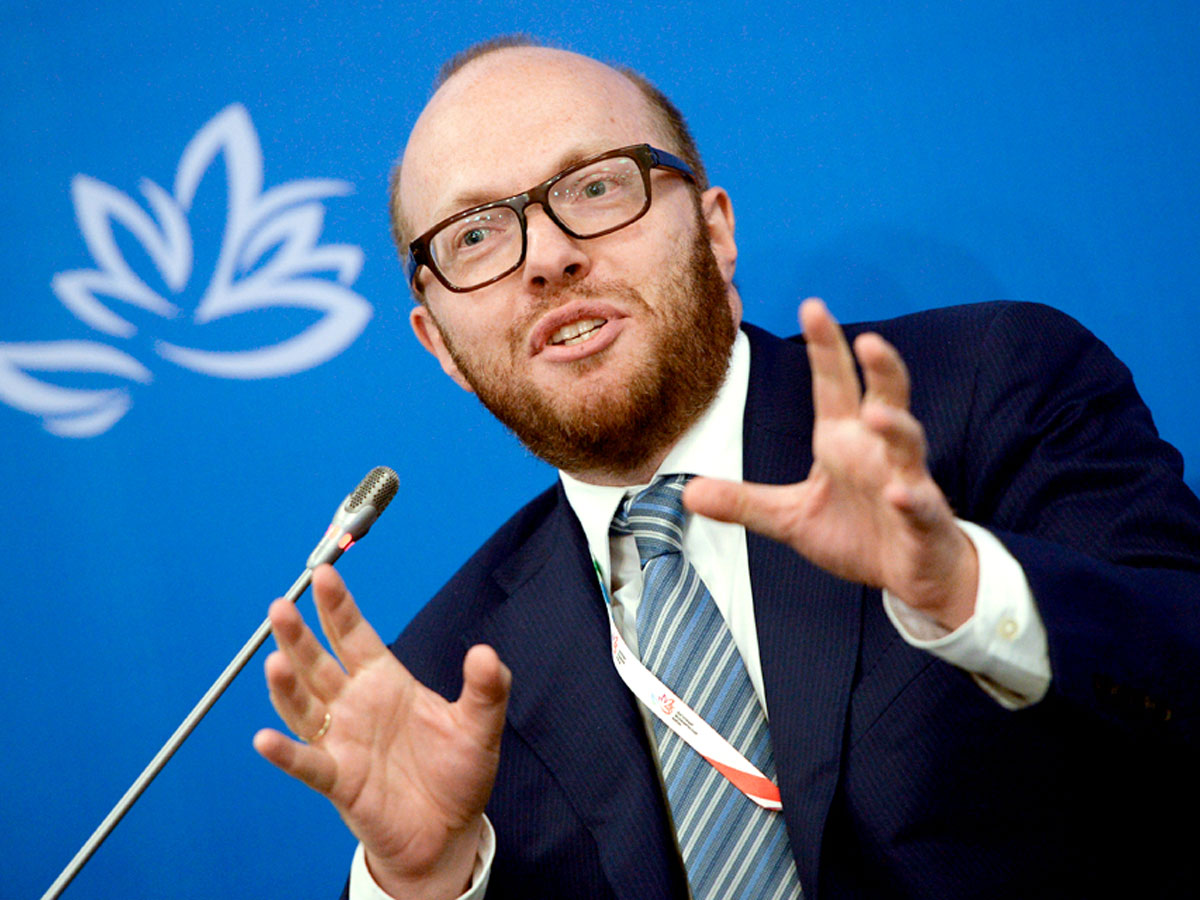 У Степы руки загребущие