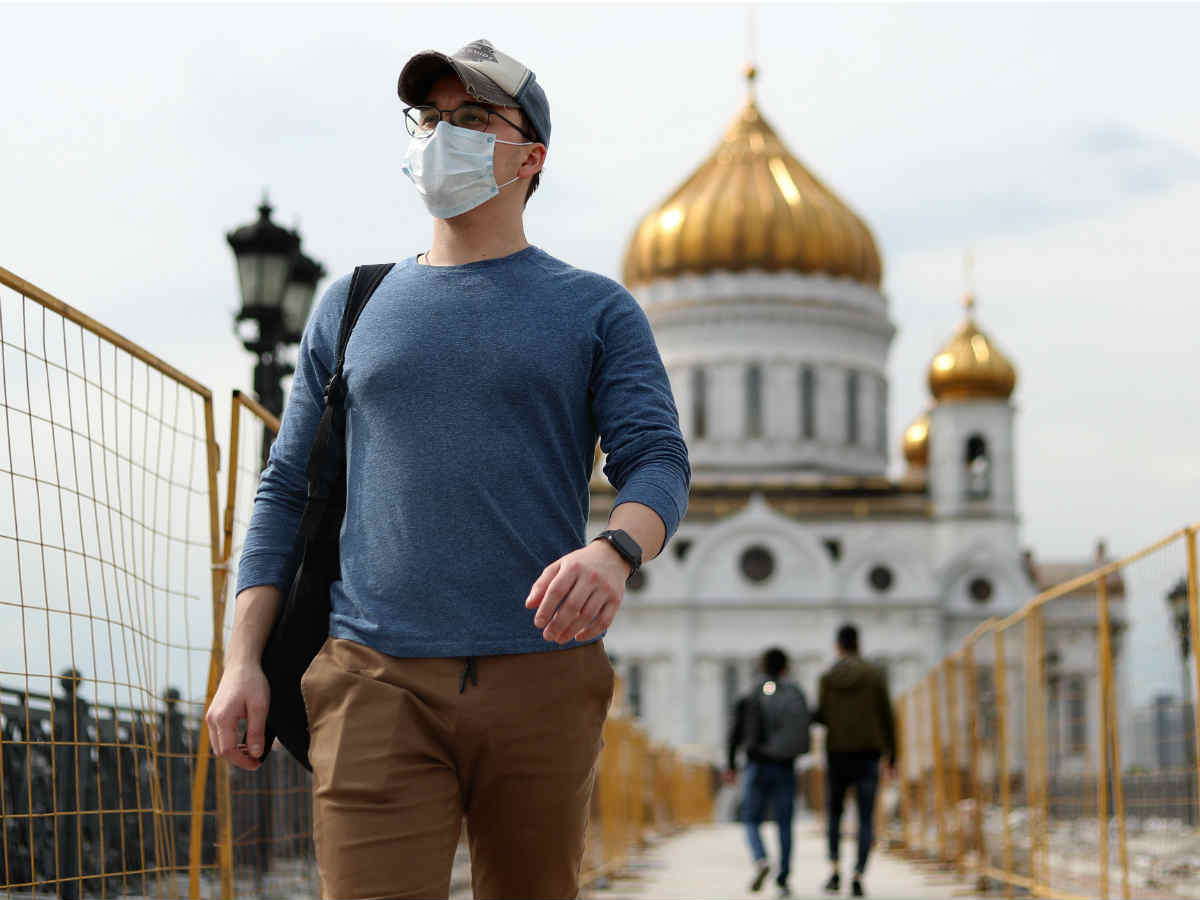 Храмы в России возобновляют работу