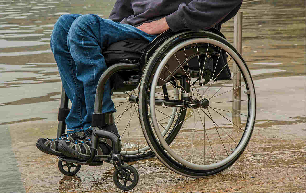 Немой инвалид-колясочник попытался совершить ограбление с игрушечным пистолетом
