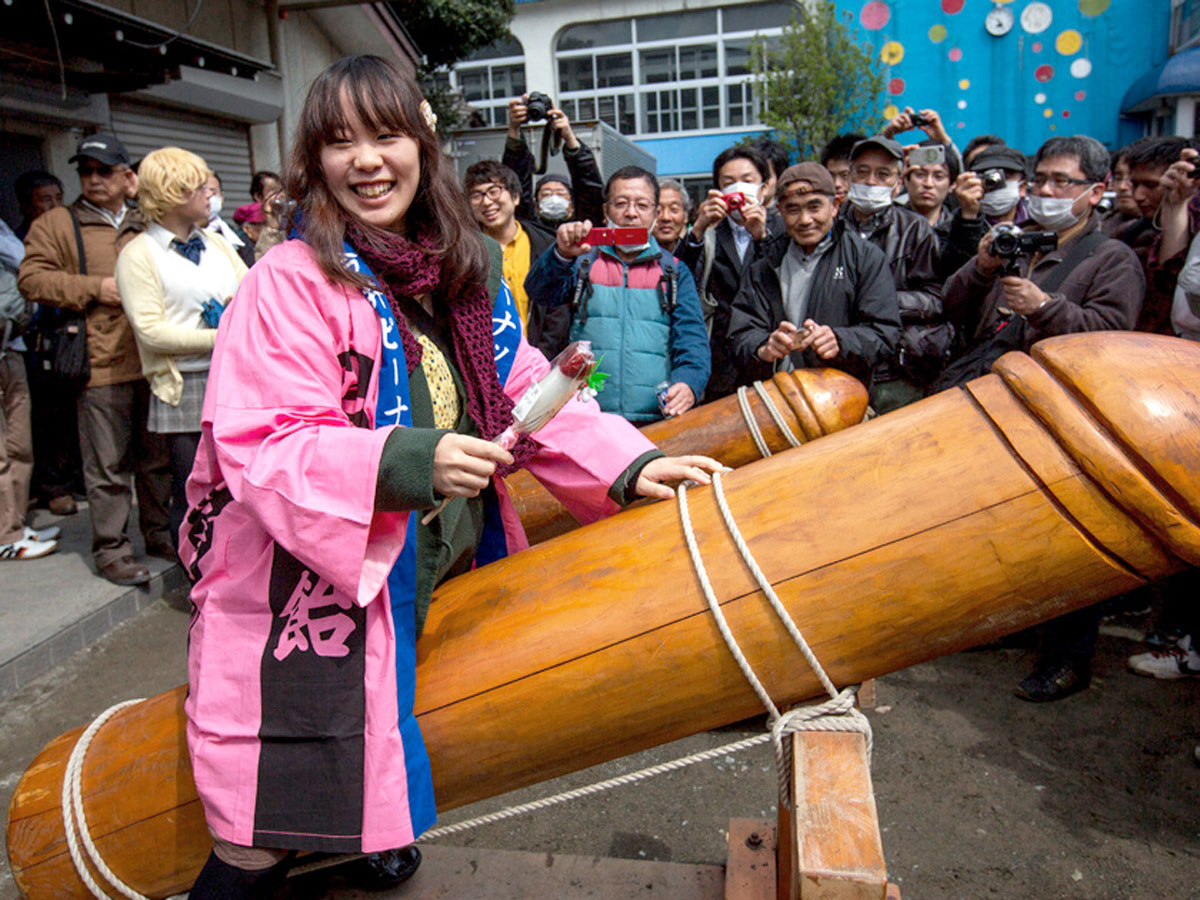 Фестиваль пенисов Канамара-мацури япошки устраивают в первое воскресенье апреля в храме Канаяма