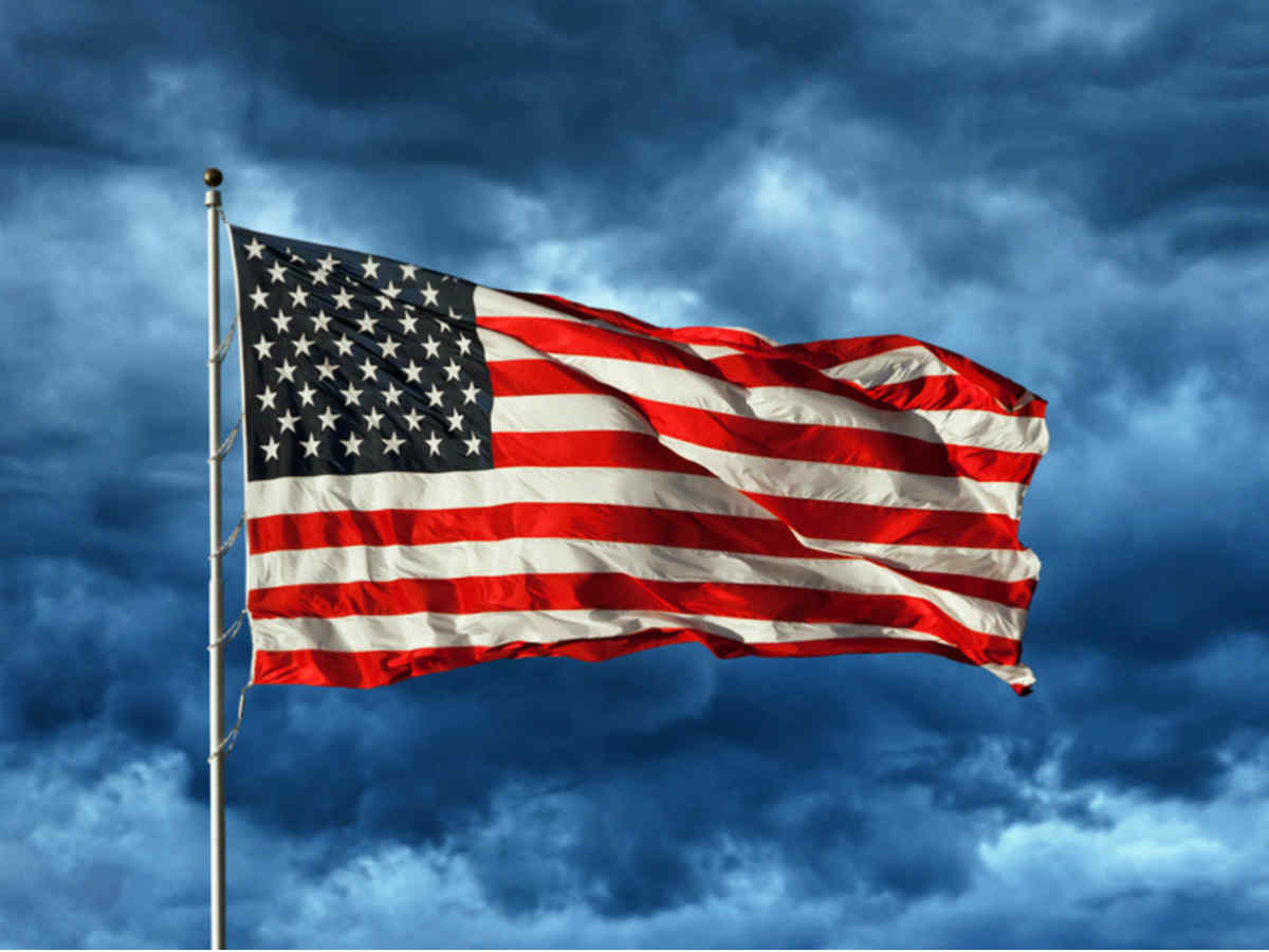 Флаг США Сожжение флага США возле Белого дома попало на видео