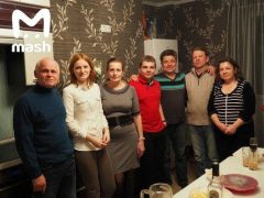 Фото погибшего в аварии с Ефремовым Сергея Захарова с семьей. Фото: Мэш