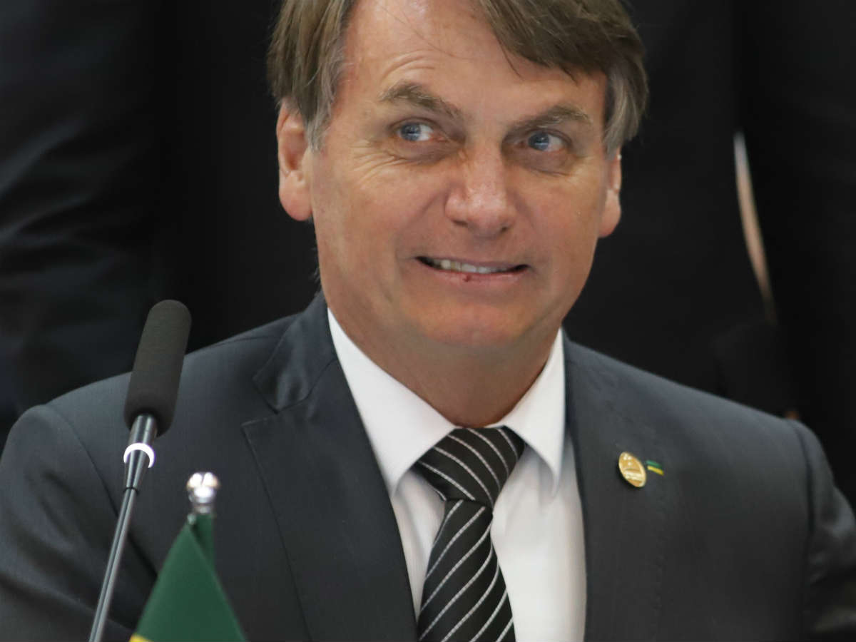 Суд обязал президента Бразилии Жаира Болсонару носить маску