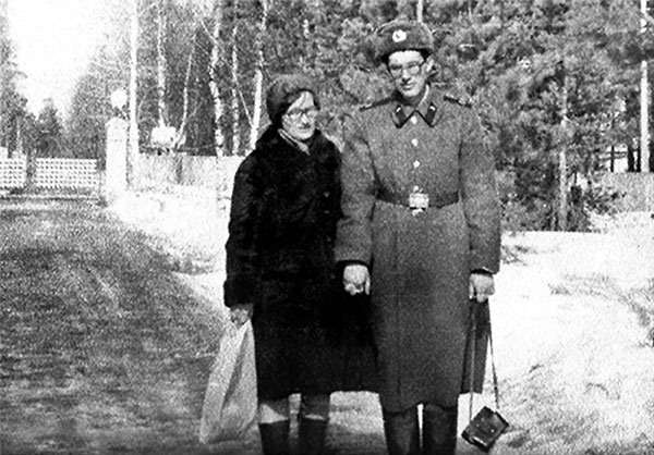 Во время срочной службы Андрея в Кутаиси навещала мама