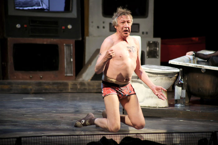 В спектакле друга Гарика Сукачева «Анархия» Михаил сыграл опустившегося алкаша. Такие роли в последнее время ему давали часто