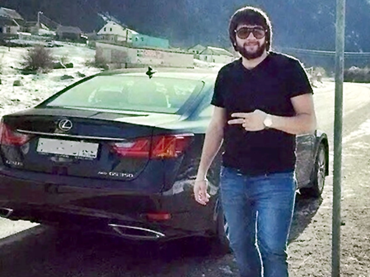 Эльбрус с любимым Lexus и то, что от него осталось после смертельного ДТП (на фото ниже)