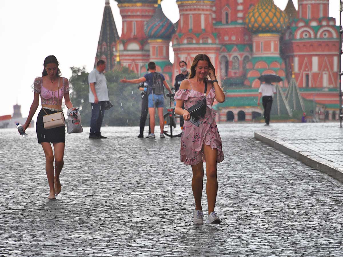 Завтра какая ожидается. Погода в Москве. Москвичи летом. Москва днем. Погода в Москве на сегодня.