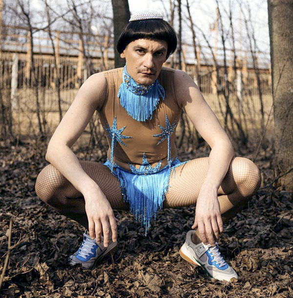 Гудков на съемках клипа «Плачу на техно»