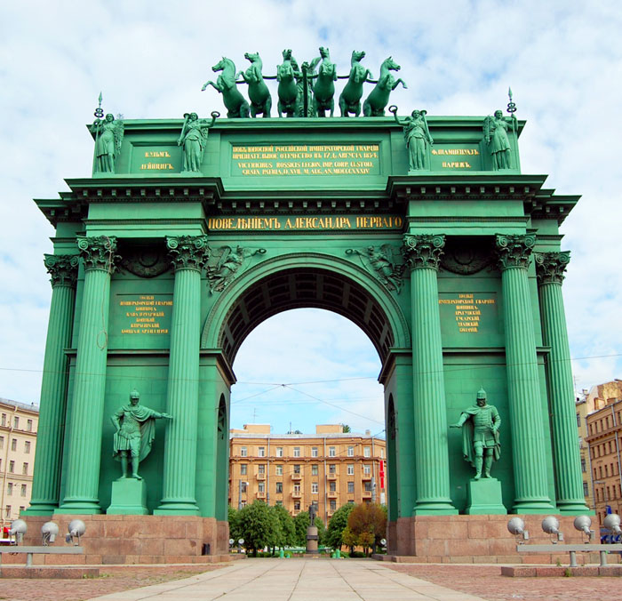 Первая серьезная работа мастера - Нарвские ворота в Санкт-Петербурге
